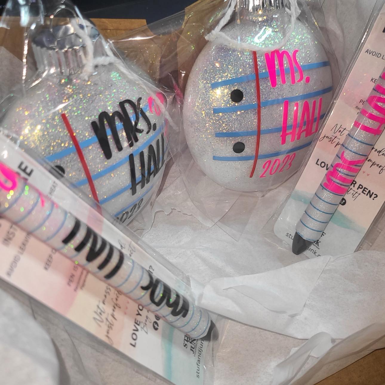 2025-Teacher Notebook Paper Ornament & Pen Set