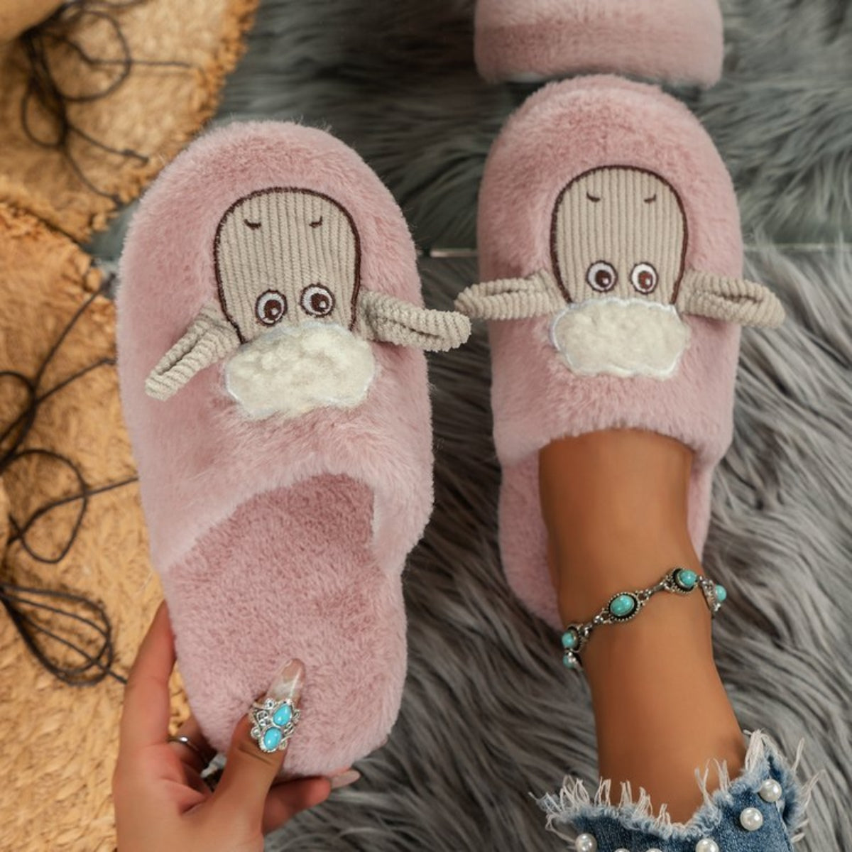 Sheep Round Toe Slippers | Curated