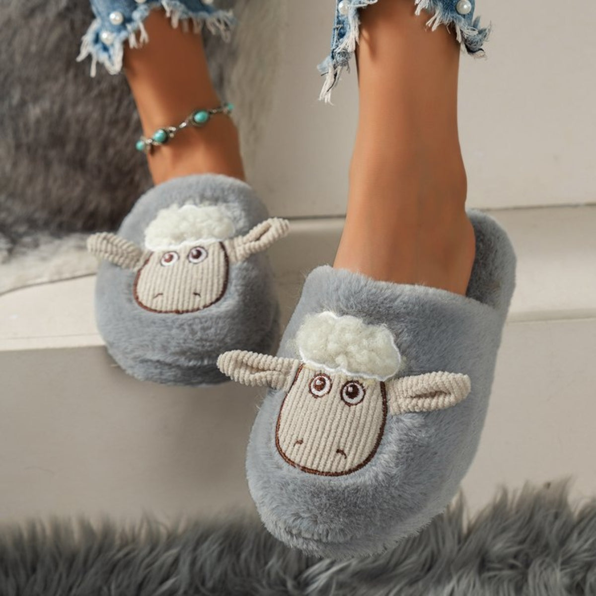 Sheep Round Toe Slippers | Curated