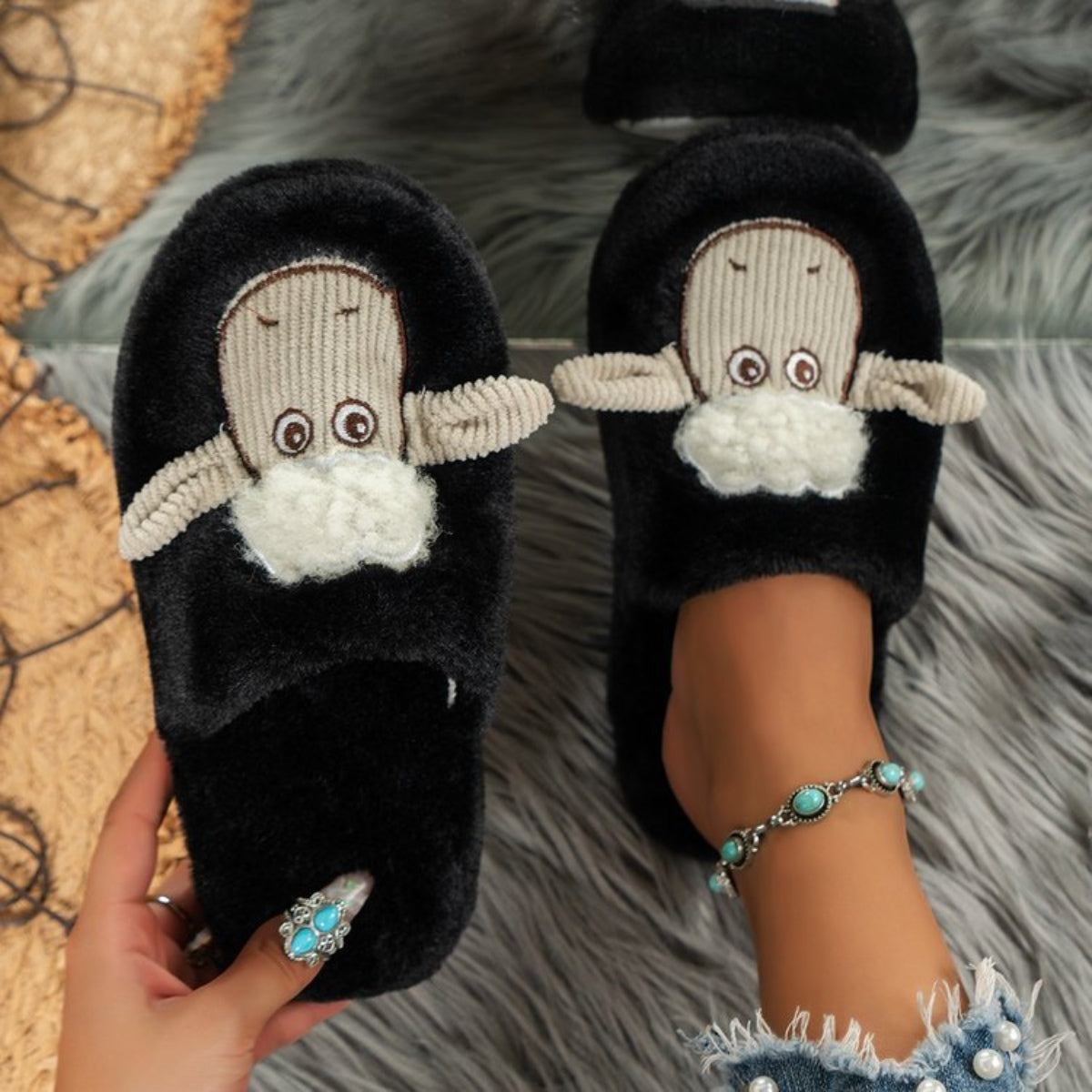 Sheep Round Toe Slippers | Curated