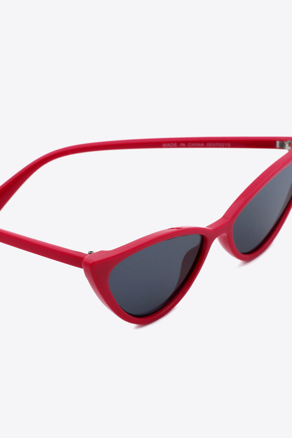 Crimson Cutie | Cat-eye Sunglasses | Curated